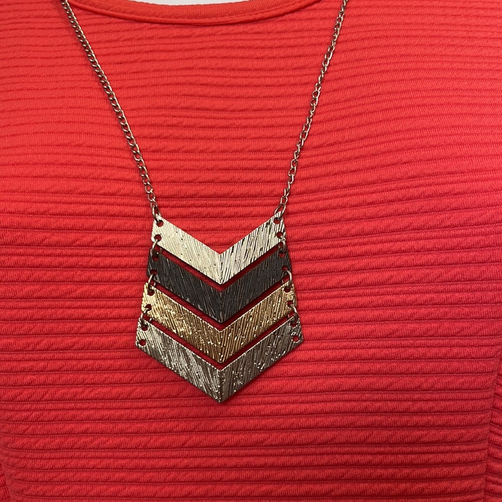 Women’s Top - Picture 2 of 4